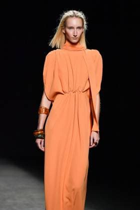 Mercedes-Benz Fashion Week Madrid - 19 Sep 2025 A model walks the runway wearing a design by Baro Lucas during the Mercedes-Benz Fashion Week de Madrid in IFERMA. Madrid Spain Copyright: xAtilanoxGarciax xSOPAxImagesx FOTO12689