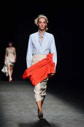 Mercedes-Benz Fashion Week Madrid - 19 Sep 2025 A model walks the runway wearing a design by Baro Lucas during the Mercedes-Benz Fashion Week de Madrid in IFERMA. Madrid Spain Copyright: xAtilanoxGarciax xSOPAxImagesx FOTO12696