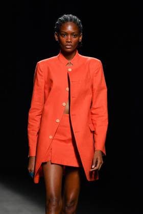 Mercedes-Benz Fashion Week Madrid - 19 Sep 2025 A model walks the runway wearing a design by Baro Lucas during the Mercedes-Benz Fashion Week de Madrid in IFERMA. Madrid Spain Copyright: xAtilanoxGarciax xSOPAxImagesx FOTO12700