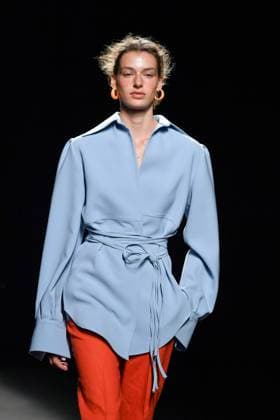 Mercedes-Benz Fashion Week Madrid - 19 Sep 2025 A model walks the runway wearing a design by Baro Lucas during the Mercedes-Benz Fashion Week de Madrid in IFERMA. Madrid Spain Copyright: xAtilanoxGarciax xSOPAxImagesx FOTO12702