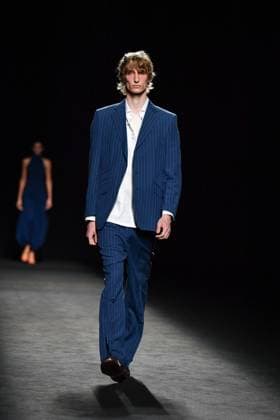 Mercedes-Benz Fashion Week Madrid - 19 Sep 2025 A model walks the runway wearing a design by Baro Lucas during the Mercedes-Benz Fashion Week de Madrid in IFERMA. Madrid Spain Copyright: xAtilanoxGarciax xSOPAxImagesx FOTO12705