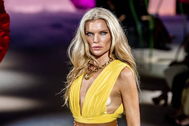 Lola Casademunts fashion show at MBFW Madrid Model Esther Canadas during Lola Casademunts fashion show at the 82nd edition of Mercedes Benz Fashion Week Madrid, at Ifema in Madrid, on September 19, 2025, in Madrid Spain This years edition is held from September 17 to 21 and commemorates the 40th MBFWM FASHION WEEK MADRID FASHION WEEK FASHION WEEK FASHION WEEK MODEL MODEL MODEL PASARELA DESFILE Madrid Madrid Madrid Espana  Copyright: xRicardoxRubiox 6968359