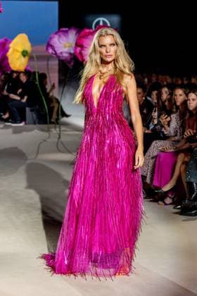Lola Casademunts fashion show at MBFW Madrid Model Esther Canadas during Lola Casademunts fashion show at the 82nd edition of Mercedes Benz Fashion Week Madrid, at Ifema in Madrid, on September 19, 2025, in Madrid Spain This years edition is held from September 17 to 21 and commemorates the 40th MBFWM FASHION WEEK MADRID FASHION WEEK FASHION WEEK FASHION WEEK MODEL MODEL MODEL PASARELA DESFILE Madrid Madrid Madrid Espana  Copyright: xRicardoxRubiox 6968368