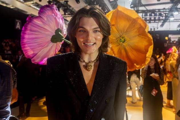 Lola Casademunts fashion show at MBFW Madrid Actor and model Damian Hurley poses before Lola Casademunts fashion show at the 82nd edition of Mercedes Benz Fashion Week Madrid, at Ifema in Madrid, on September 19, 2025, in Madrid Spain This years edition is held from September 17 to 21 and commemorates the 40th anniversary of the catwalk Isabel Sanchíss collection for next summer 2026 is an eclectic collection, based on two fundamental pillars for the firm, the volumes of architecture and the coexistence of Japanese culture, which explores opposing values such as tradition and modernity, structure and fluidity, discipline and challenge and past and future 19 SEPTEMBER 2025 MBFWM FASHION WEEK MADRID FASHION WEEK FASHION WEEK FASHION MODELS S  Copyright: xRicardoxRubiox 6968377
