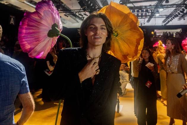 Lola Casademunts fashion show at MBFW Madrid Actor and model Damian Hurley poses before Lola Casademunts fashion show at the 82nd edition of Mercedes Benz Fashion Week Madrid, at Ifema in Madrid, on September 19, 2025, in Madrid Spain This years edition is held from September 17 to 21 and commemorates the 40th anniversary of the catwalk Isabel Sanchíss collection for next summer 2026 is an eclectic collection, based on two fundamental pillars for the firm, the volumes of architecture and the coexistence of Japanese culture, which explores opposing values such as tradition and modernity, structure and fluidity, discipline and challenge and past and future 19 SEPTEMBER 2025 MBFWM FASHION WEEK MADRID FASHION WEEK FASHION WEEK FASHION MODELS S  Copyright: xRicardoxRubiox 6968378