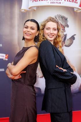 Premiere Die Schule der magischen Tiere 4 Tomomi Themann and Emilia Maier at the premiere of the movie Die Schule der magischen Tiere 4 at Zoo Palast on 19 09 2025 in Berlin Copyright: xEventpressxKochanx