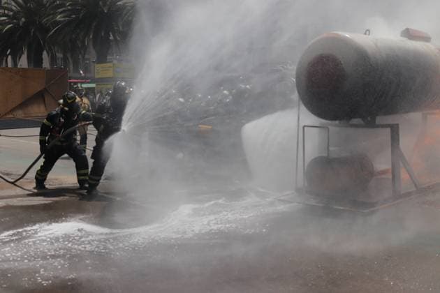 Second National Earthquake Drill 2025 Firefighters extinguish a fire during the second national earthquake drill with a magnitude of 8.1 on the Richter scale with its epicenter in Lazaro Cardenas, Michoacan. on September 19, 2025 in Mexico City, Mexico. (Photo byCarlos Santiago Eyepix Group) Copyright: xCarlosxSantiago xEyepixxGroupx CS_19092025_170688