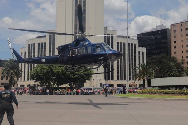 Second National Earthquake Drill 2025 Rescuers simulate the helicopter transfer of an injured person during the second national earthquake drill with a magnitude of 8.1 on the Richter scale with its epicenter in Lazaro Cardenas, Michoacan. on September 19, 2025 in Mexico City, Mexico. (Photo byCarlos Santiago Eyepix Group) Copyright: xCarlosxSantiago xEyepixxGroupx CS_19092025_170674