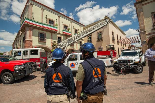 National Earthquake Drill 2025 In Queretaro Rescuers during the national earthquake drill with a magnitude of 8.1 on the Richter scale with its epicenter in Lazaro Cardenas, Michoacan. on September 19, 2025 in Queretaro, Mexico. (Photo by Jose Carrera Eyepix Group) Copyright: xJosexCarrera EyepixxGroupx JFC_19092025_170695