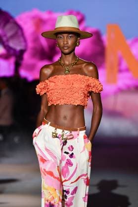 Design by Lola Casademunt during Mercedes-Benz Fashion Week de Madrid in Spain - 20 Sept 2025 A model walks the runway wearing a design by Lola Casademunt during Mercedes-Benz Fashion Week de Madrid in IFERMA. Madrid Spain Copyright: xAtilanoxGarciax xSOPAxImagesx FOTO48502