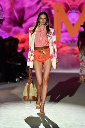 Design by Lola Casademunt during Mercedes-Benz Fashion Week de Madrid in Spain - 20 Sept 2025 A model walks the runway wearing a design by Lola Casademunt during Mercedes-Benz Fashion Week de Madrid in IFERMA. Madrid Spain Copyright: xAtilanoxGarciax xSOPAxImagesx FOTO48508