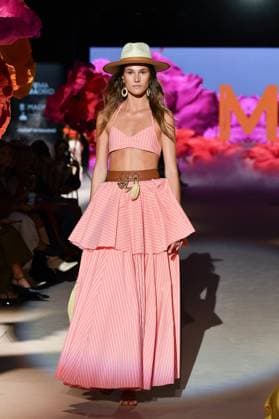 Design by Lola Casademunt during Mercedes-Benz Fashion Week de Madrid in Spain - 20 Sept 2025 A model walks the runway wearing a design by Lola Casademunt during Mercedes-Benz Fashion Week de Madrid in IFERMA. Madrid Spain Copyright: xAtilanoxGarciax xSOPAxImagesx FOTO48505