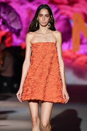 Design by Lola Casademunt during Mercedes-Benz Fashion Week de Madrid in Spain - 20 Sept 2025 A model walks the runway wearing a design by Lola Casademunt during Mercedes-Benz Fashion Week de Madrid in IFERMA. Madrid Spain Copyright: xAtilanoxGarciax xSOPAxImagesx FOTO48507