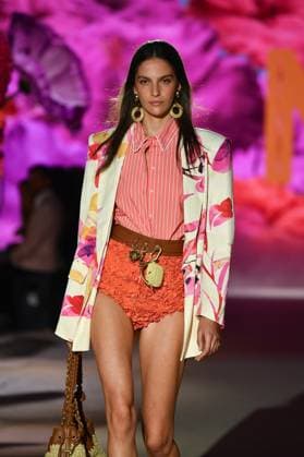 Design by Lola Casademunt during Mercedes-Benz Fashion Week de Madrid in Spain - 20 Sept 2025 A model walks the runway wearing a design by Lola Casademunt during Mercedes-Benz Fashion Week de Madrid in IFERMA. Madrid Spain Copyright: xAtilanoxGarciax xSOPAxImagesx FOTO48509