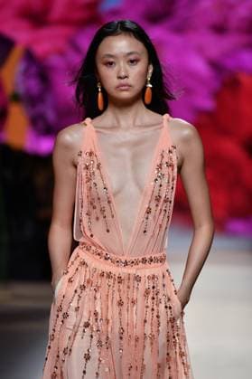 Design by Lola Casademunt during Mercedes-Benz Fashion Week de Madrid in Spain - 20 Sept 2025 A model walks the runway wearing a design by Lola Casademunt during Mercedes-Benz Fashion Week de Madrid in IFERMA. Madrid Spain Copyright: xAtilanoxGarciax xSOPAxImagesx FOTO48515