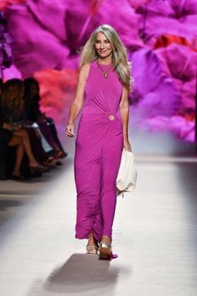 Design by Lola Casademunt during Mercedes-Benz Fashion Week de Madrid in Spain - 20 Sept 2025 A model walks the runway wearing a design by Lola Casademunt during Mercedes-Benz Fashion Week de Madrid in IFERMA. Madrid Spain Copyright: xAtilanoxGarciax xSOPAxImagesx FOTO48516