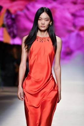 Design by Lola Casademunt during Mercedes-Benz Fashion Week de Madrid in Spain - 20 Sept 2025 A model walks the runway wearing a design by Lola Casademunt during Mercedes-Benz Fashion Week de Madrid in IFERMA. Madrid Spain Copyright: xAtilanoxGarciax xSOPAxImagesx FOTO48525