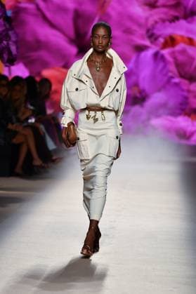 Design by Lola Casademunt during Mercedes-Benz Fashion Week de Madrid in Spain - 20 Sept 2025 A model walks the runway wearing a design by Lola Casademunt during Mercedes-Benz Fashion Week de Madrid in IFERMA. Madrid Spain Copyright: xAtilanoxGarciax xSOPAxImagesx FOTO48532