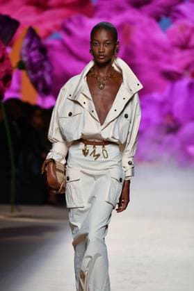 Design by Lola Casademunt during Mercedes-Benz Fashion Week de Madrid in Spain - 20 Sept 2025 A model walks the runway wearing a design by Lola Casademunt during Mercedes-Benz Fashion Week de Madrid in IFERMA. Madrid Spain Copyright: xAtilanoxGarciax xSOPAxImagesx FOTO48533