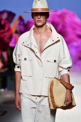 Design by Lola Casademunt during Mercedes-Benz Fashion Week de Madrid in Spain - 20 Sept 2025 A model walks the runway wearing a design by Lola Casademunt during Mercedes-Benz Fashion Week de Madrid in IFERMA. Madrid Spain Copyright: xAtilanoxGarciax xSOPAxImagesx FOTO48538