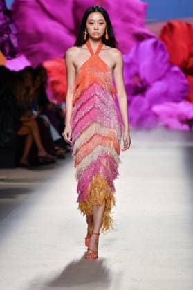 Design by Lola Casademunt during Mercedes-Benz Fashion Week de Madrid in Spain - 20 Sept 2025 A model walks the runway wearing a design by Lola Casademunt during Mercedes-Benz Fashion Week de Madrid in IFERMA. Madrid Spain Copyright: xAtilanoxGarciax xSOPAxImagesx FOTO48539