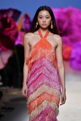 Design by Lola Casademunt during Mercedes-Benz Fashion Week de Madrid in Spain - 20 Sept 2025 A model walks the runway wearing a design by Lola Casademunt during Mercedes-Benz Fashion Week de Madrid in IFERMA. Madrid Spain Copyright: xAtilanoxGarciax xSOPAxImagesx FOTO48540