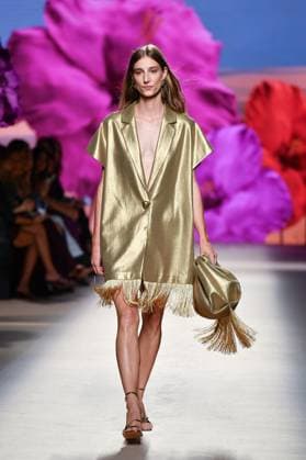 Design by Lola Casademunt during Mercedes-Benz Fashion Week de Madrid in Spain - 20 Sept 2025 A model walks the runway wearing a design by Lola Casademunt during Mercedes-Benz Fashion Week de Madrid in IFERMA. Madrid Spain Copyright: xAtilanoxGarciax xSOPAxImagesx FOTO48541