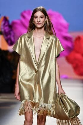 Design by Lola Casademunt during Mercedes-Benz Fashion Week de Madrid in Spain - 20 Sept 2025 A model walks the runway wearing a design by Lola Casademunt during Mercedes-Benz Fashion Week de Madrid in IFERMA. Madrid Spain Copyright: xAtilanoxGarciax xSOPAxImagesx FOTO48542
