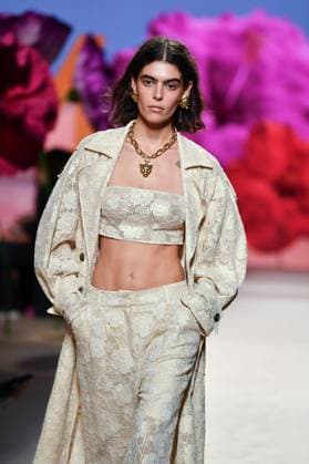 Design by Lola Casademunt during Mercedes-Benz Fashion Week de Madrid in Spain - 20 Sept 2025 A model walks the runway wearing a design by Lola Casademunt during Mercedes-Benz Fashion Week de Madrid in IFERMA. Madrid Spain Copyright: xAtilanoxGarciax xSOPAxImagesx FOTO48544
