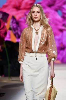 Design by Lola Casademunt during Mercedes-Benz Fashion Week de Madrid in Spain - 20 Sept 2025 A model walks the runway wearing a design by Lola Casademunt during Mercedes-Benz Fashion Week de Madrid in IFERMA. Madrid Spain Copyright: xAtilanoxGarciax xSOPAxImagesx FOTO48548