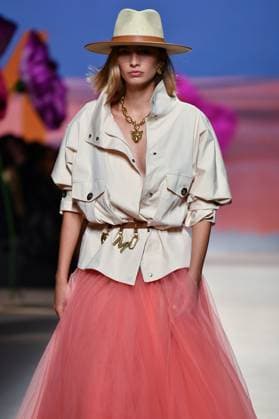Design by Lola Casademunt during Mercedes-Benz Fashion Week de Madrid in Spain - 20 Sept 2025 A model walks the runway wearing a design by Lola Casademunt during Mercedes-Benz Fashion Week de Madrid in IFERMA. Madrid Spain Copyright: xAtilanoxGarciax xSOPAxImagesx FOTO48554