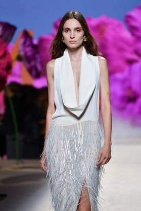 Design by Lola Casademunt during Mercedes-Benz Fashion Week de Madrid in Spain - 20 Sept 2025 A model walks the runway wearing a design by Lola Casademunt during Mercedes-Benz Fashion Week de Madrid in IFERMA. Madrid Spain Copyright: xAtilanoxGarciax xSOPAxImagesx FOTO48562