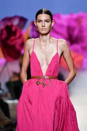 Design by Lola Casademunt during Mercedes-Benz Fashion Week de Madrid in Spain - 20 Sept 2025 A model walks the runway wearing a design by Lola Casademunt during Mercedes-Benz Fashion Week de Madrid in IFERMA. Madrid Spain Copyright: xAtilanoxGarciax xSOPAxImagesx FOTO48564