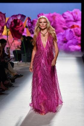 Design by Lola Casademunt during Mercedes-Benz Fashion Week de Madrid in Spain - 20 Sept 2025 A model walks the runway wearing a design by Lola Casademunt during Mercedes-Benz Fashion Week de Madrid in IFERMA. Madrid Spain Copyright: xAtilanoxGarciax xSOPAxImagesx FOTO48572