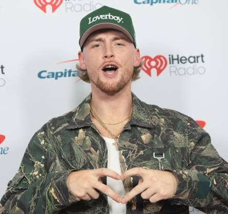 2025 iHeartRadio Music Festival - Press Room Bailey Zimmerman attends the 2025 iHeartRadio Music Festival at T-Mobile Arena on September 19, 2025 in Las Vegas, Nevada. Las Vegas T-Mobile Arena NV USA Copyright: xcraSH imageSPACEx