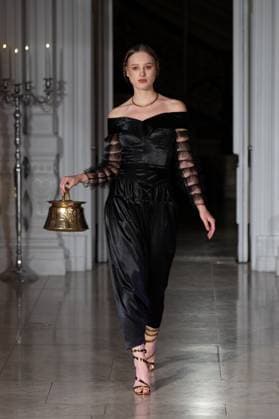 Sanyukta Shrestha SS26 LFW Catwalk Show Model walks the Sanyukta Shrestha SS26 LFW Catwalk Show at 1901 Ballroom, Andaz London Hotel, 40 Liverpool Street, EC2M 7QN on 19,09,2025, Credit:JIMMY JAMES Avalon United Kingdom, England, London, Westminster  Copyright: xJIMMYxJAMESx xAvalonx 1038823924