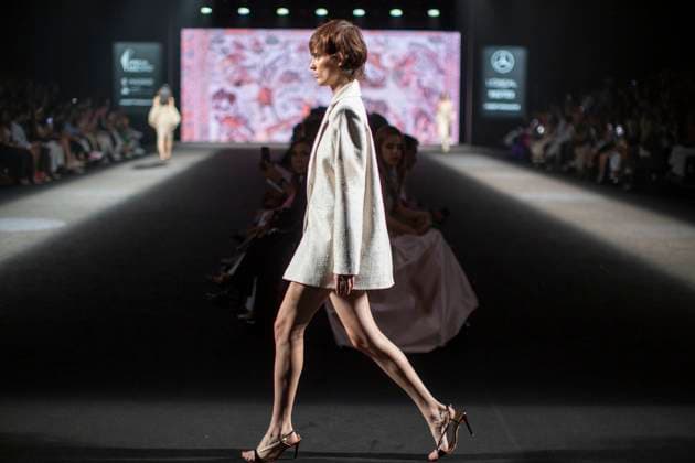 September 20, 2025, Madrid, Madrid, Spain: A model walks the runway for during the Fely Campo Spring Summer 2026 collection runway show during the 40th Mercedes-Benz Fashion Week in Madrid. Madrid Spain - ZUMAs296 20250920_znp_s296_004 Copyright: xLuisxSotox