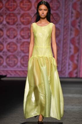 Mercedes-Benz Fashion Week Madrid - 20 Sep 2025 A model walks the runway wearing a design by Fely Campo during the Mercedes-Benz Fashion Week de Madrid in IFERMA. Madrid Spain Copyright: xAtilanoxGarciax xSOPAxImagesx FOTO12795