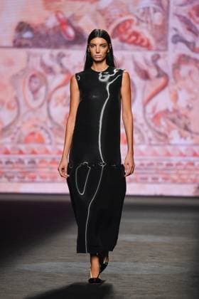 Mercedes-Benz Fashion Week Madrid - 20 Sep 2025 A model walks the runway wearing a design by Fely Campo during the Mercedes-Benz Fashion Week de Madrid in IFERMA. Madrid Spain Copyright: xAtilanoxGarciax xSOPAxImagesx FOTO12799