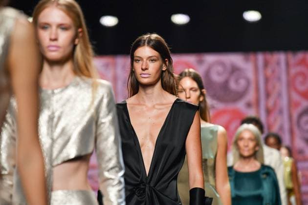Mercedes-Benz Fashion Week Madrid - 20 Sep 2025 Models walk the runway wearing a design by Fely Campo during the Mercedes-Benz Fashion Week de Madrid in IFERMA. Madrid Spain Copyright: xAtilanoxGarciax xSOPAxImagesx FOTO12803