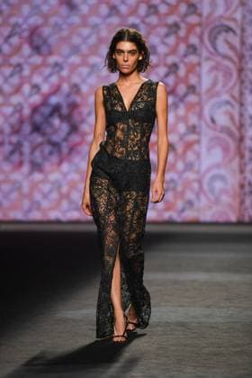 Mercedes-Benz Fashion Week Madrid - 20 Sep 2025 A model walks the runway wearing a design by Fely Campo during the Mercedes-Benz Fashion Week de Madrid in IFERMA. Madrid Spain Copyright: xAtilanoxGarciax xSOPAxImagesx FOTO12785