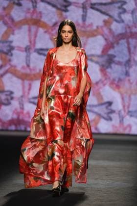 Mercedes-Benz Fashion Week Madrid - 20 Sep 2025 A model walks the runway wearing a design by Fely Campo during the Mercedes-Benz Fashion Week de Madrid in IFERMA. Madrid Spain Copyright: xAtilanoxGarciax xSOPAxImagesx FOTO12789