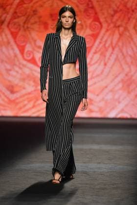 Mercedes-Benz Fashion Week Madrid - 20 Sep 2025 A model walks the runway wearing a design by Fely Campo during the Mercedes-Benz Fashion Week de Madrid in IFERMA. Madrid Spain Copyright: xAtilanoxGarciax xSOPAxImagesx FOTO12772