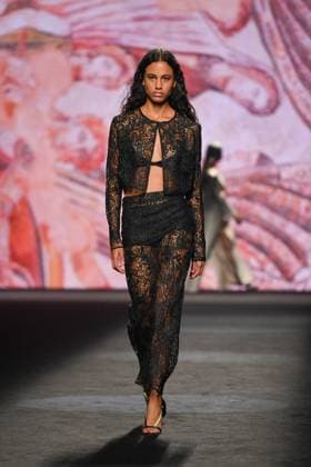 Mercedes-Benz Fashion Week Madrid - 20 Sep 2025 A model walks the runway wearing a design by Fely Campo during the Mercedes-Benz Fashion Week de Madrid in IFERMA. Madrid Spain Copyright: xAtilanoxGarciax xSOPAxImagesx FOTO12781