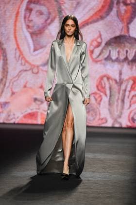 Mercedes-Benz Fashion Week Madrid - 20 Sep 2025 A model walks the runway wearing a design by Fely Campo during the Mercedes-Benz Fashion Week de Madrid in IFERMA. Madrid Spain Copyright: xAtilanoxGarciax xSOPAxImagesx FOTO12768