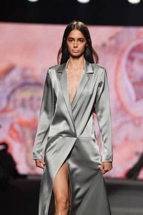 Mercedes-Benz Fashion Week Madrid - 20 Sep 2025 A model walks the runway wearing a design by Fely Campo during the Mercedes-Benz Fashion Week de Madrid in IFERMA. Madrid Spain Copyright: xAtilanoxGarciax xSOPAxImagesx FOTO12769