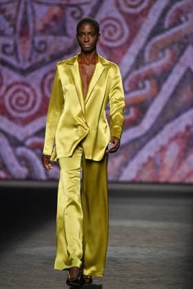 Mercedes-Benz Fashion Week Madrid - 20 Sep 2025 A model walks the runway wearing a design by Fely Campo during the Mercedes-Benz Fashion Week de Madrid in IFERMA. Madrid Spain Copyright: xAtilanoxGarciax xSOPAxImagesx FOTO12762