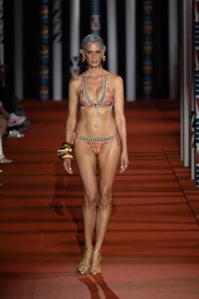 Dolores Cortes fashion show at MBFW Madrid A model during the Dolores Cortes fashion show, at the 82nd edition of Mercedes Benz Fashion Week Madrid, at Ifema in Madrid, on September 20, 2025, in Madrid Spain This years edition is held from September 17 to 21 and commemorates the 40th anniversary of the show The designer presented her Spring Summer collection inspired by the British artist William Morris and the Arts and Crafts movement, taking nature and its organic forms as a reference 20 SEPTEMBER 2025 SHOW MODEL SHOW MADRID FASHION WEEK MBFWM DESIGNER Madrid Madrid Madrid Spain  Copyright: xRicardoxRubiox 6970069