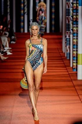 Dolores Cortes fashion show at MBFW Madrid A model during the Dolores Cortes fashion show, at the 82nd edition of Mercedes Benz Fashion Week Madrid, at Ifema in Madrid, on September 20, 2025, in Madrid Spain This years edition is held from September 17 to 21 and commemorates the 40th anniversary of the show The designer presented her Spring Summer collection inspired by the British artist William Morris and the Arts and Crafts movement, taking nature and its organic forms as a reference 20 SEPTEMBER 2025 SHOW MODEL SHOW MADRID FASHION WEEK MBFWM DESIGNER Madrid Madrid Madrid Spain  Copyright: xRicardoxRubiox 6970075