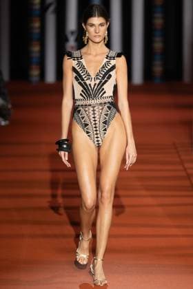 Dolores Cortes fashion show at MBFW Madrid A model during the Dolores Cortes fashion show at the 82nd edition of Mercedes Benz Fashion Week Madrid, at Ifema in Madrid, on September 20, 2025, in Madrid Spain This years edition is held from September 17 to 21 and commemorates the 40th anniversary of the show The designer presented her Spring Summer collection inspired by the British artist William Morris and the Arts and Crafts movement, taking nature and its organic forms as a reference 20 SEPTEMBER 2025 SHOW MODEL SHOW MADRID FASHION WEEK MBFWM DESIGNER Madrid Madrid Madrid Spain  Copyright: xRicardoxRubiox 6970077